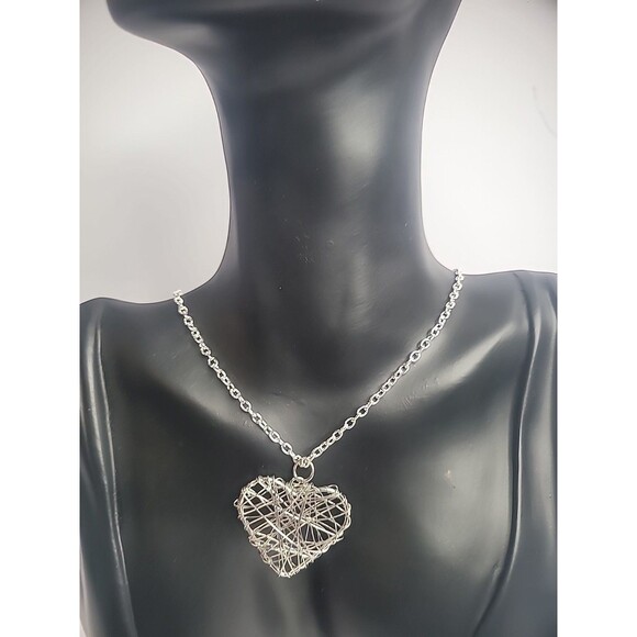 Vintage Silver Tone Chain Necklace Silver Tone Wire Wrapped Heart Pendant - Picture 4 of 11